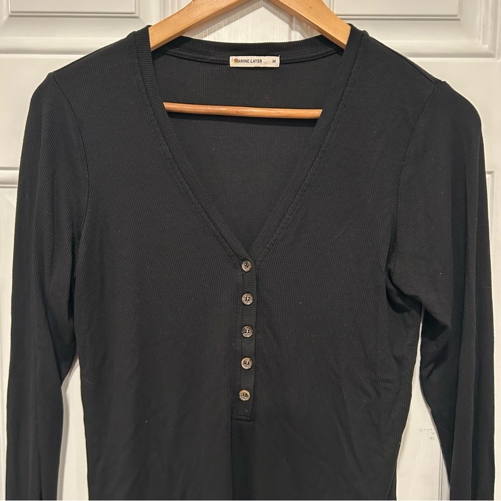 Marine Layer Lexi Ribbed 5 Button Henley V-Neck Long Sleeve Black Basic Top Sz M - Picture 4 of 9